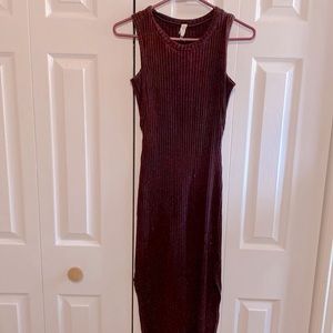 4/$20 Burgundy sweater dress with side slits